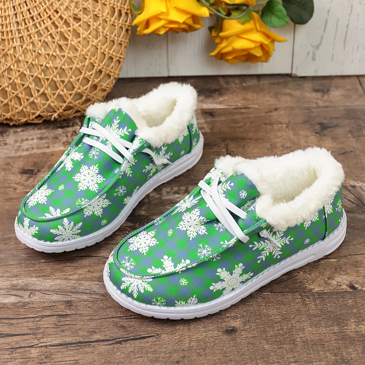 Women's Christmas Snowflake Pattern Shoes, Plaid Plush Lined Slip On Canvas Shoes, Winter Warm Low Top Loafers